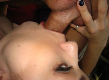 Потрясающая красотка Саша Грей берет большой член глубоко в рот 6